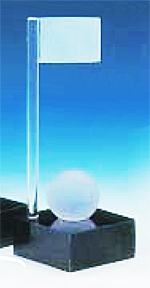 Glastrophe mit Golfball - zum Schlieen ins Bild klicken